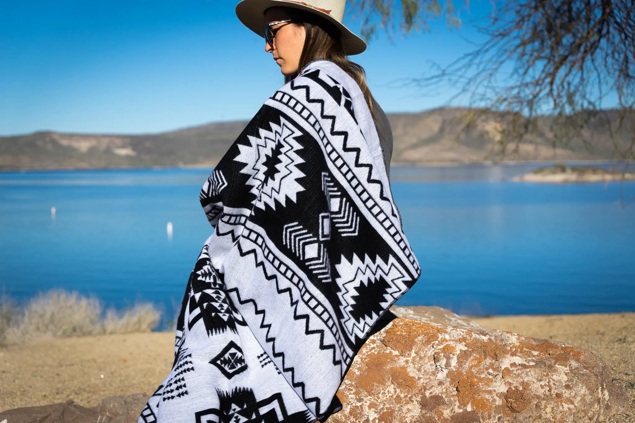 Andean Alpaca Wool Blanket - Black & White