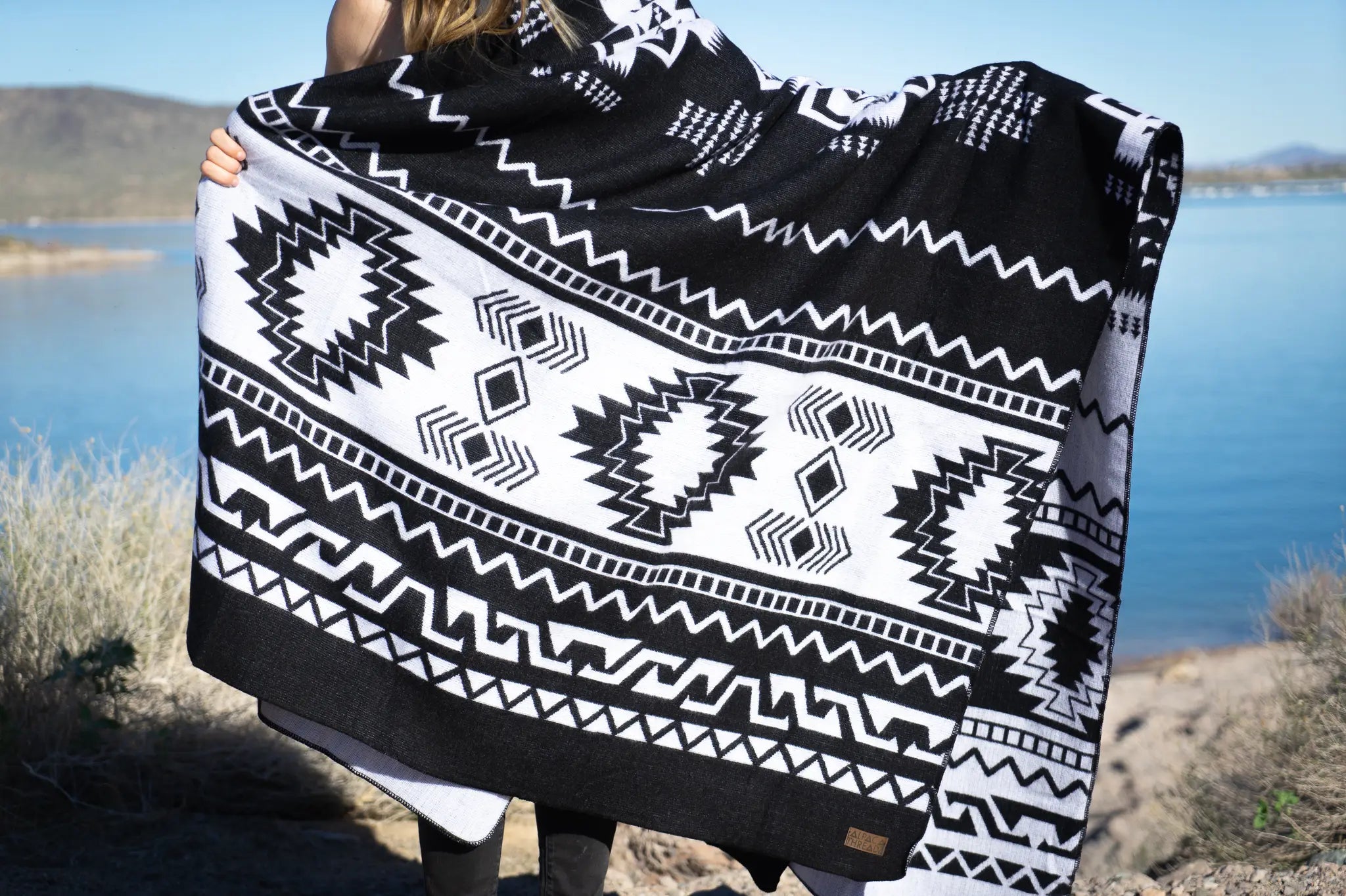 Andean Alpaca Wool Blanket - Black & White